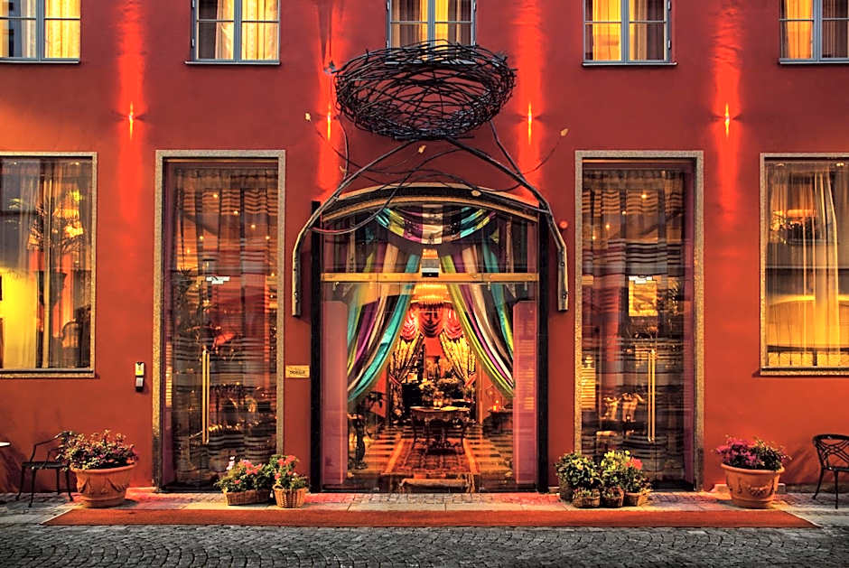 Dorsia Hotel & Restaurant