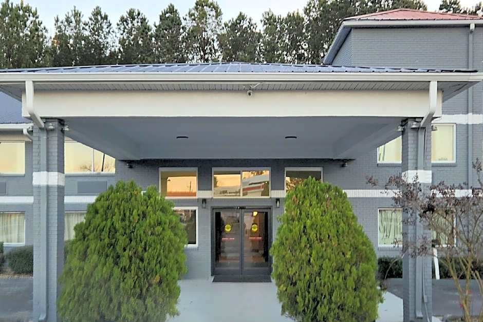 Econo Lodge Inn & Suites