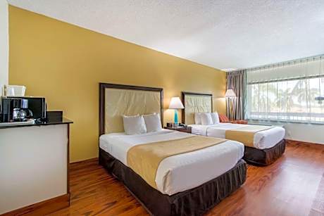 Queen Room with Two Queen Beds - Non-Smoking