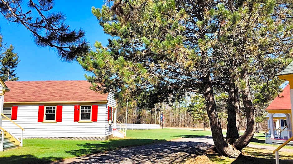 Green Gables Bungalow Court