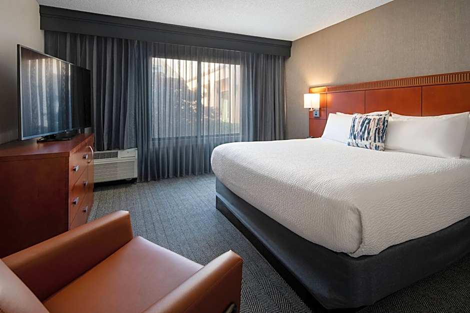 Courtyard by Marriott Bakersfield