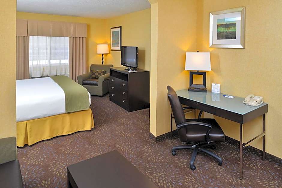 Holiday Inn Express Hotel & Suites Charlotte By IHG