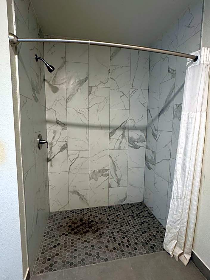 Clarion Inn & Suites Dothan South