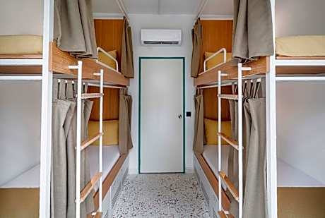 4 Bed Mix Dormitory