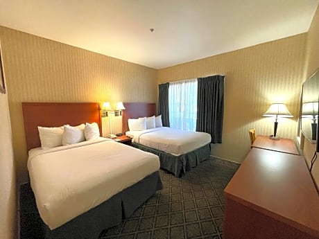 1-Bedroom Suite with 2 Double Beds