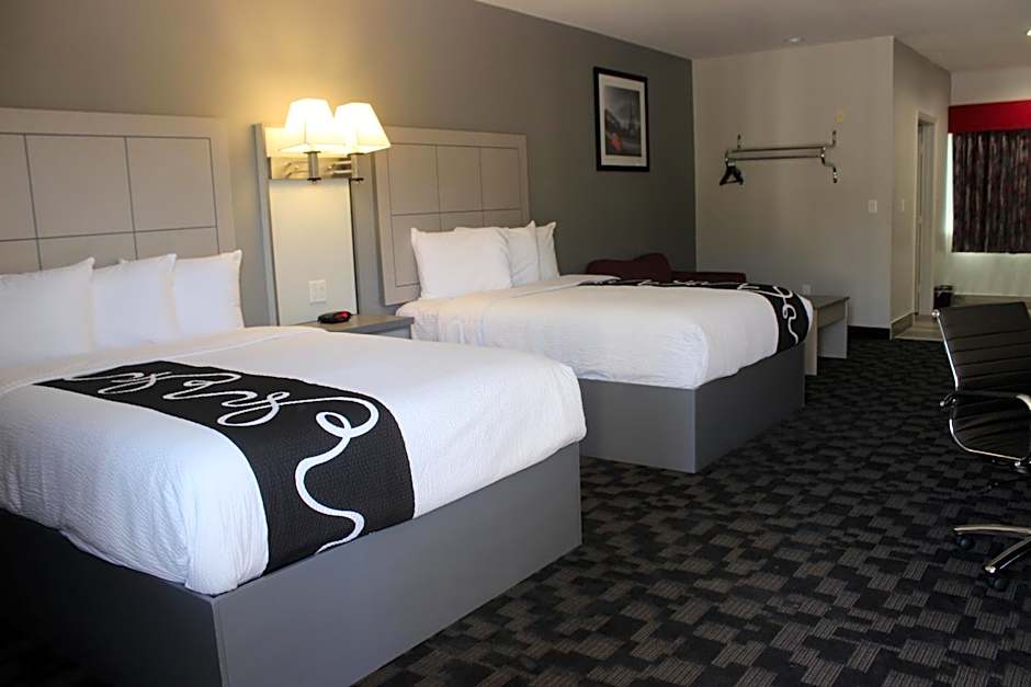 Paris Inn & Suites