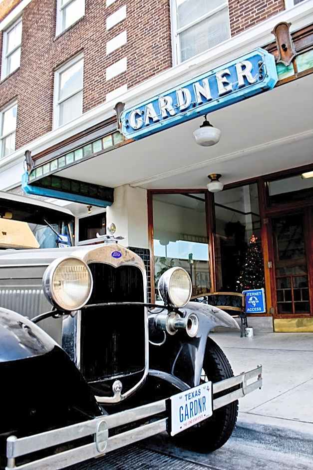 Gardner Hotel & Hostel
