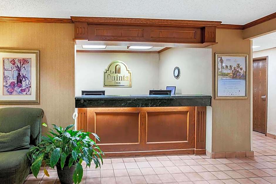 La Quinta Inn & Suites by Wyndham Detroit Southgate