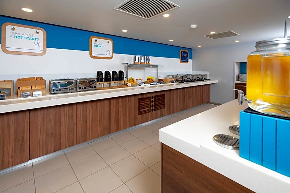 Holiday Inn Express Taunton East By IHG