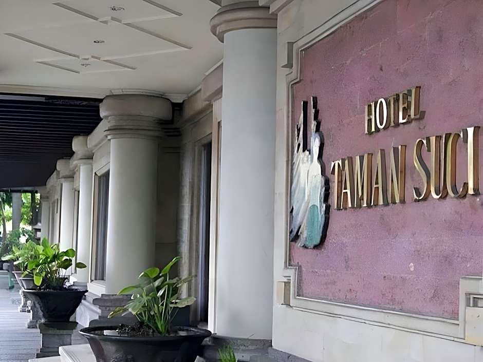 Urbanview Hotel Taman Suci Denpasar Bali