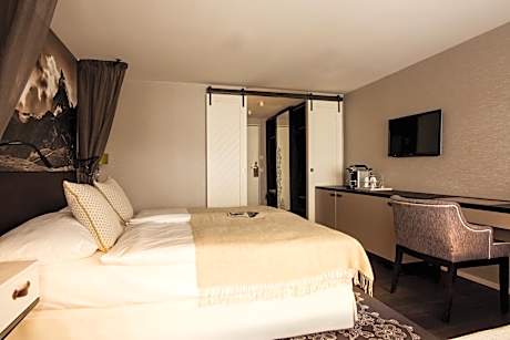 Deluxe Double Room (2 Adults)