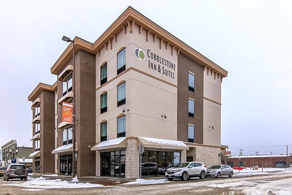 Cobblestone Inn & Suites - Menomonie/UW-Stout