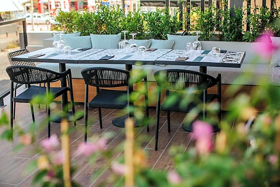 Napa Plaza Hotel (Adults Only)