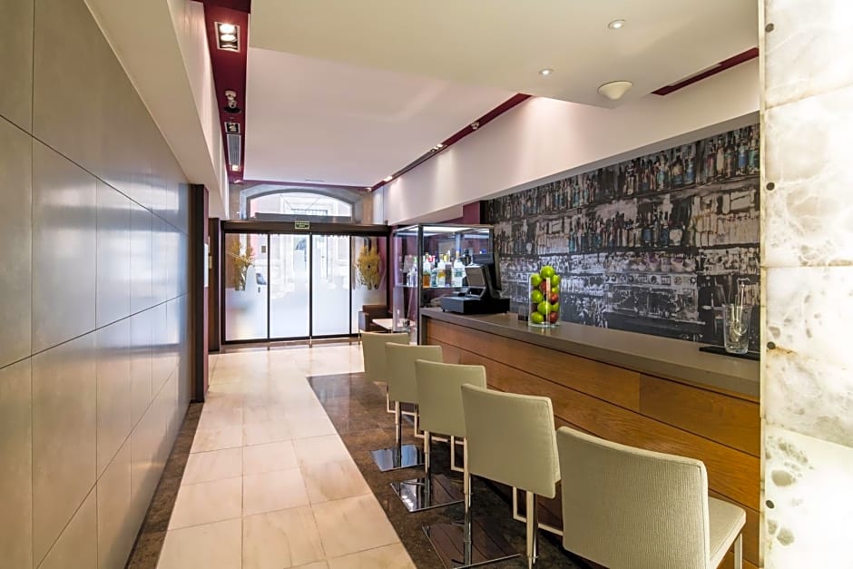 Catalonia Port Hotel