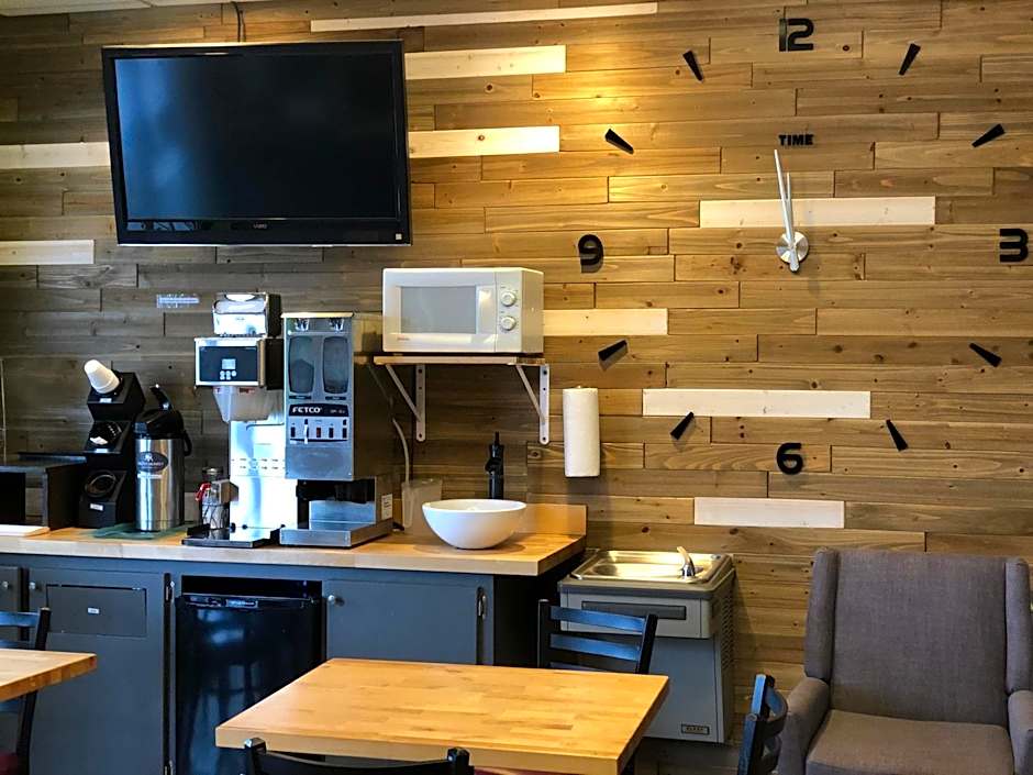 Deerfield Inn and Suites - Fairview