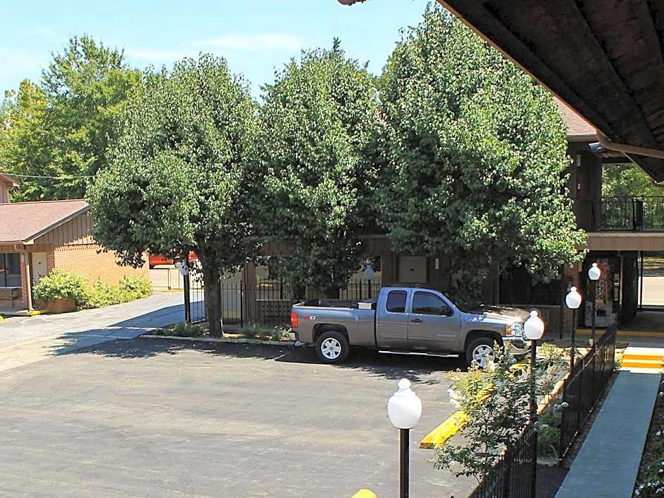 Charles Wesley Motor Lodge Broken Bow