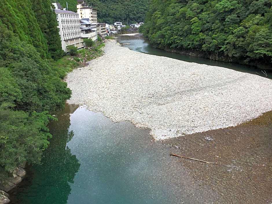 J-Hoppers Kumano Yunomine Guesthouse