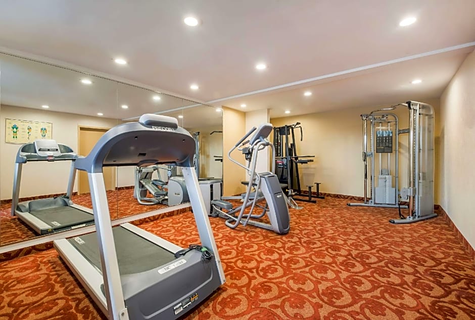 Suburban Studios Buffalo Airport