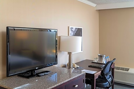 2 Double Corner Hearing Accessible