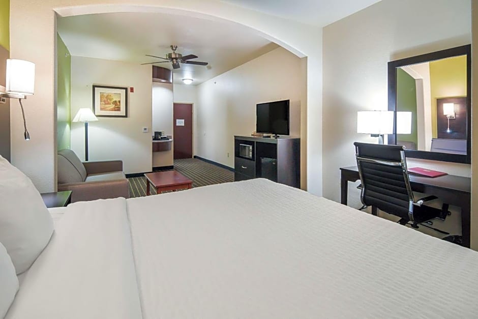 Clarion Inn and Suites Weatherford