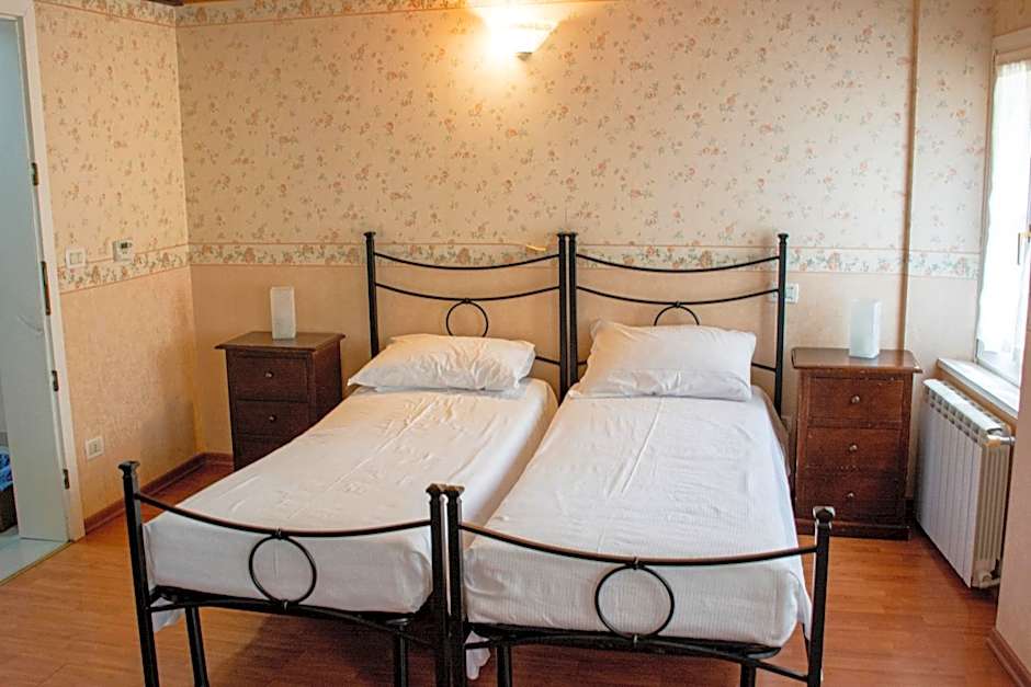 Photo 1 of 2 of 2 Beds