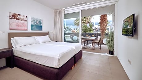 Infinity Mar 3 bedroom  Suite with private pool, hot tub and sea view