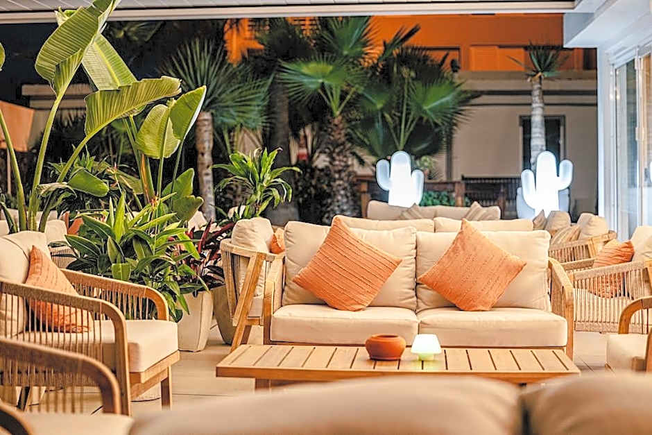 Atlantic Holiday Hotel