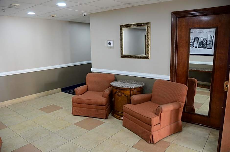 Super 8 by Wyndham Louisville/Expo Center