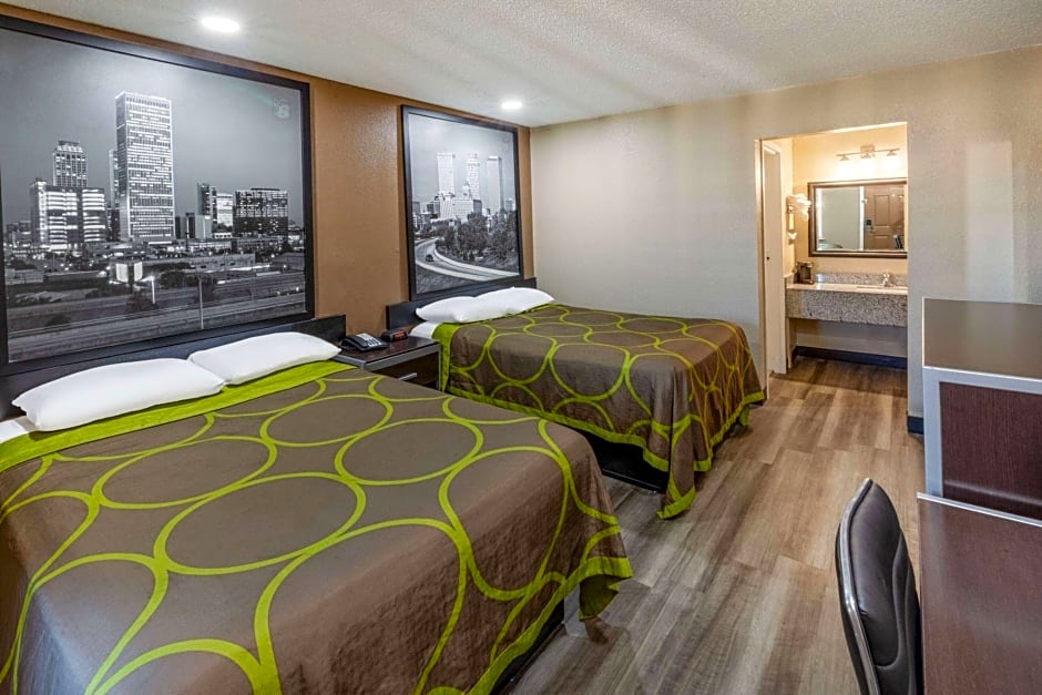 Super 8 by Wyndham Tulsa/Arpt/St Fairgrounds
