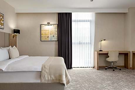 Executive King Business Room, City View