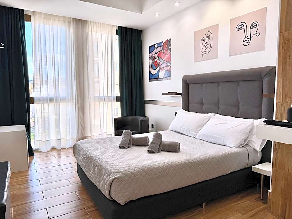 Ilustre - City-View Rooms with AC in Málaga's Old Town - Steps from Calle Larios and the Thyssen