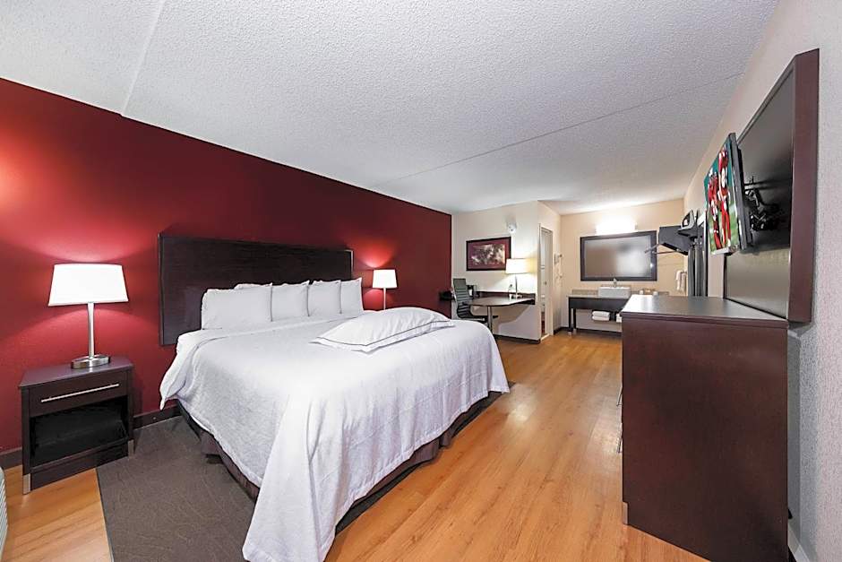 Red Roof PLUS+ Huntsville - Madison