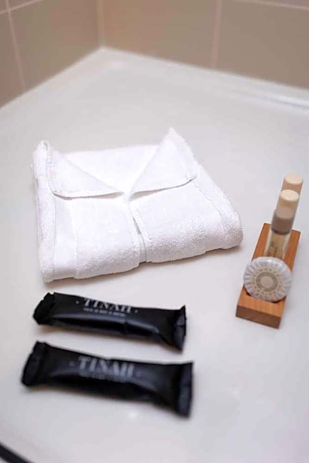 Tinah Paris, Champs Elysées