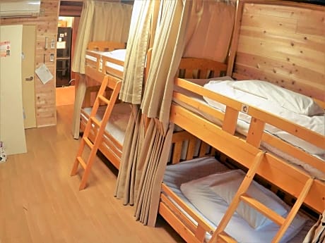 Bed in 4-Bed Mixed Dormitory Room