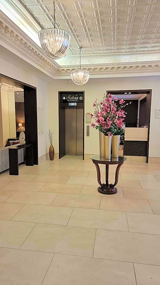 The Park City Grand Plaza Kensington Hotel