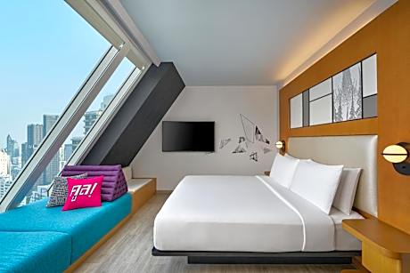 One-Bedroom Vibrant King Suite