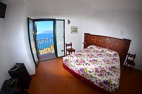 Double Room with Balcony and Sea View