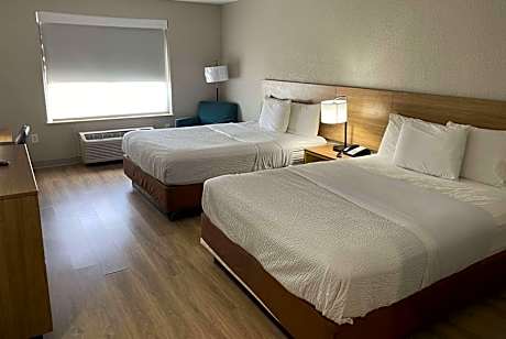 Queen Room with Two Queen Beds and Roll-In Shower - Mobility Accessible/Non-Smoking