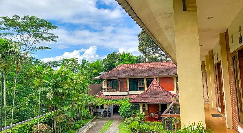 OYO 261 Sasono Putro Guest House