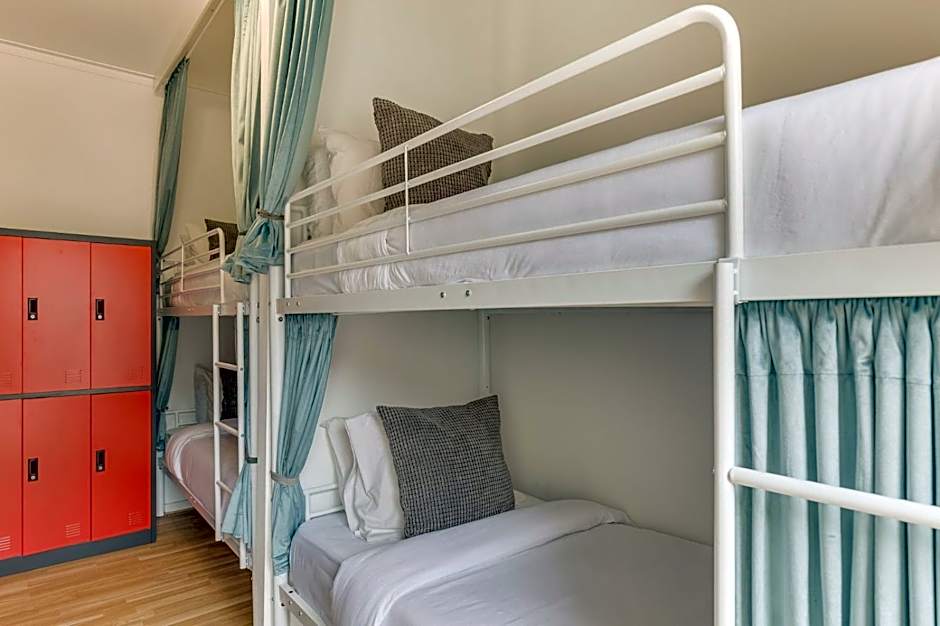 Avenue View Rooms
