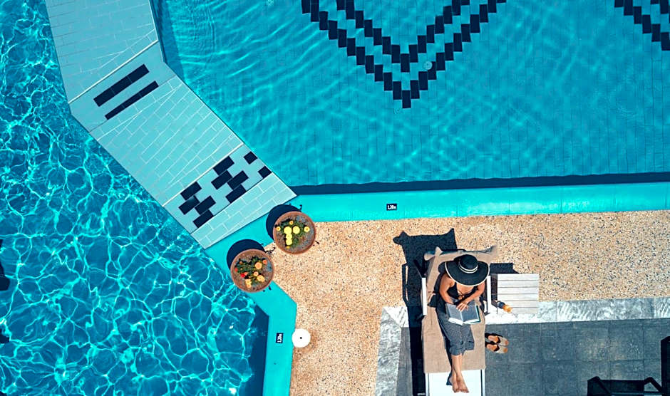 Royal Hotel and Suites