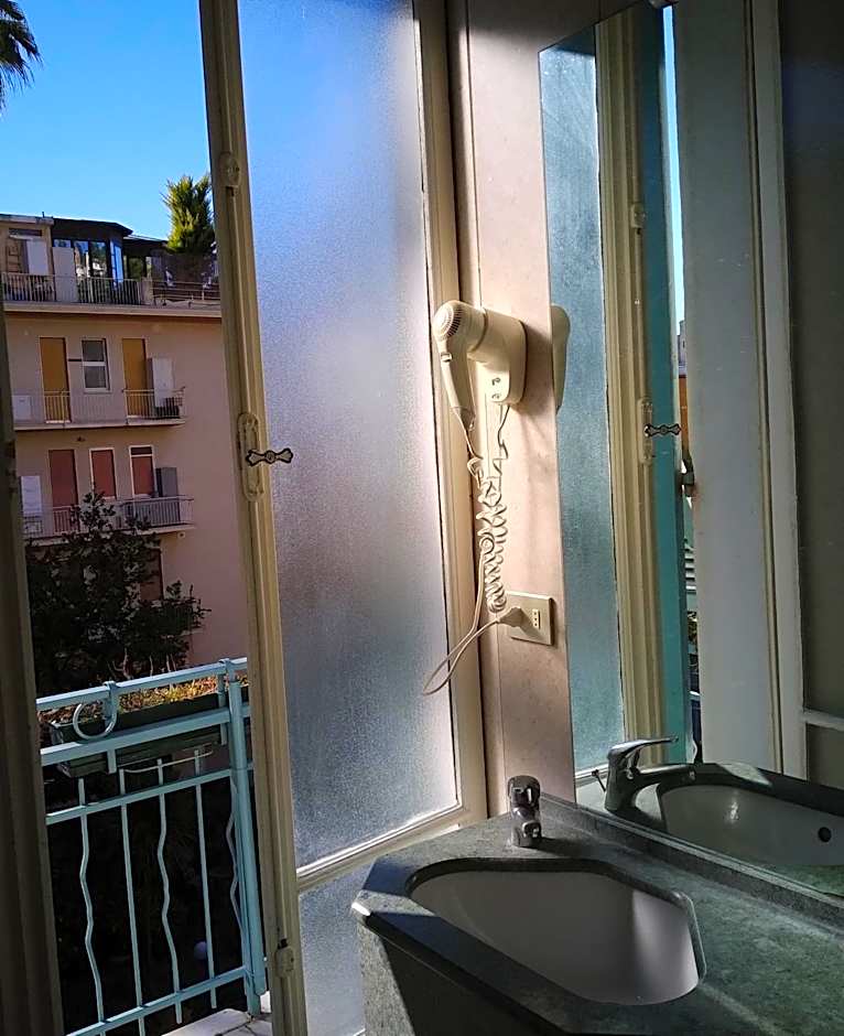 Photo 1 sur 5 de Single Room