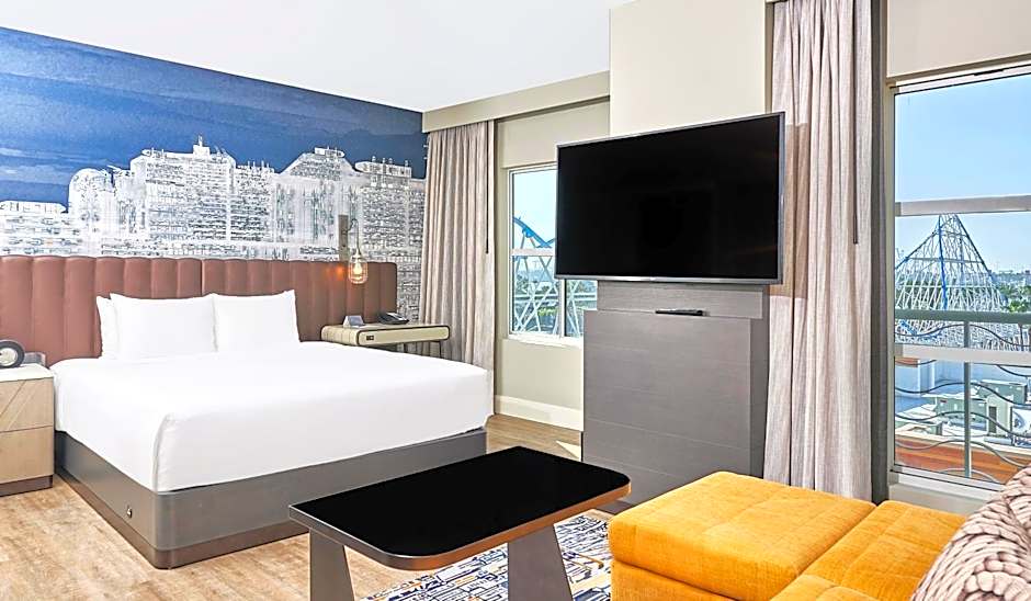 Photo 1 of 3 of Deluxe 1 King Bed