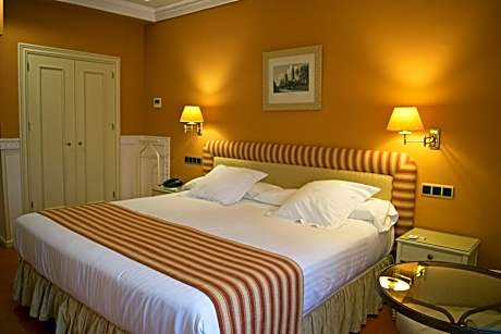 Single City View Room - Queen Bed- Non-Smoking