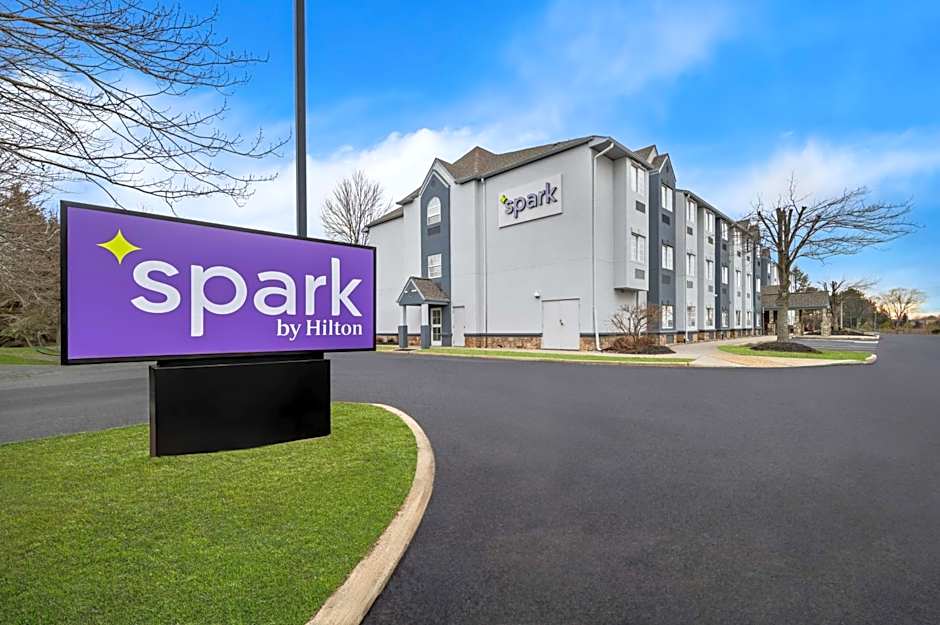 Spark by Hilton Sterling Dulles Airport