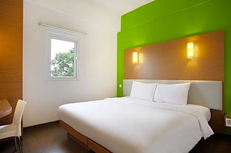 Smart Queen Room