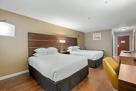 Traditional Queen Room with Two Queen Beds - Non-Smoking