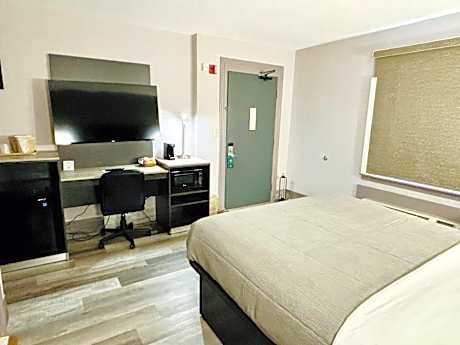 Queen Room - Accessible/Nonsmoking