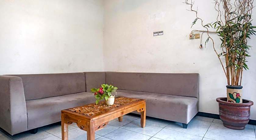 OYO 2519 Mayang Garini