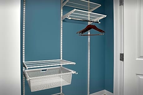 King studio - Mobility/Hearing Accessible with Tub